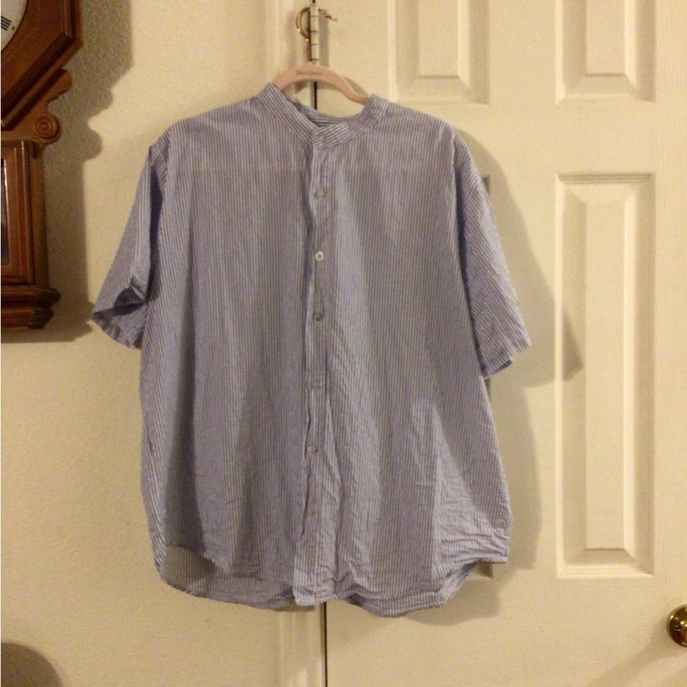 Women’s blouse, size 2XL.